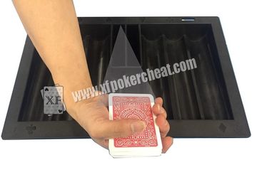 A câmera da bandeja da microplaqueta leu o apoio invisível da mão dos cartões de jogo ao jogo de Texas Holdem