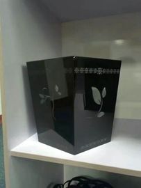 A câmera do vaso de flores que afastam aproximadamente 4 medidores para fazer a varredura dos códigos de barras invisíveis marcou cartões de jogo